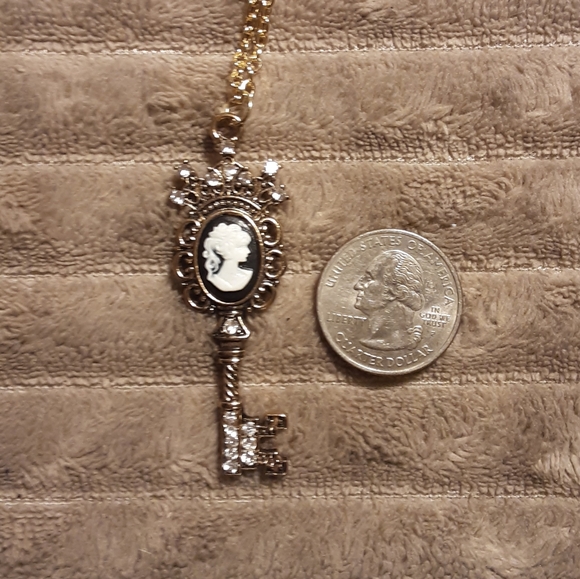 Hand Crafted Cameo Key Necklace Goldtone Rhinestones 22.5" in length - Picture 3 of 3